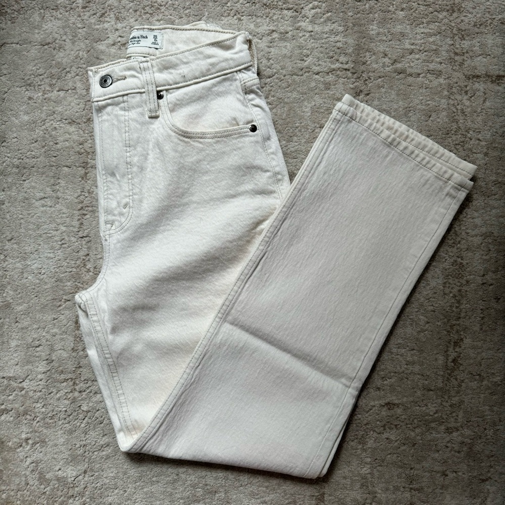 A&F 90’s Straight Ultra High Rise Off-White Jean